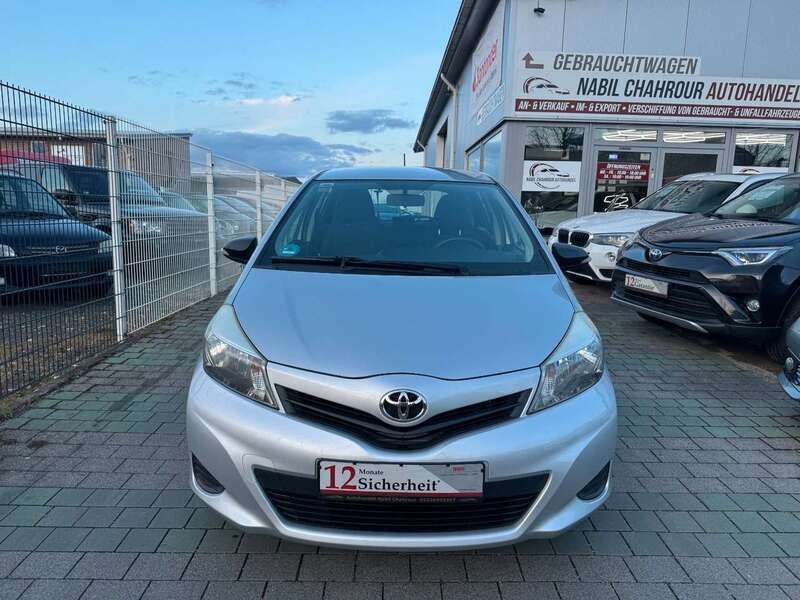 Gebraucht Toyota Yaris Cool 69 PS (50 kW) 2011 Silber Kleinwagen