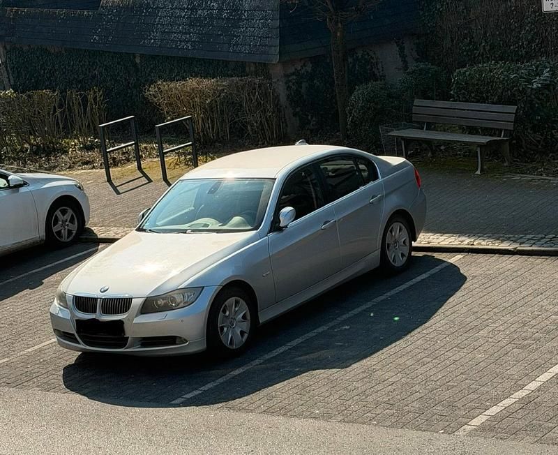 Gebraucht BMW 325 218 PS (160 kW) 2006 Silber Limousine