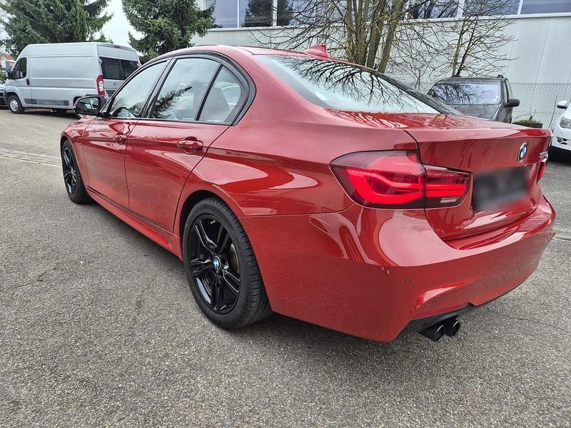 Second-hand BMW 330 Performance 258 CP (189 kW) 2018 Roșu Berlinǎ