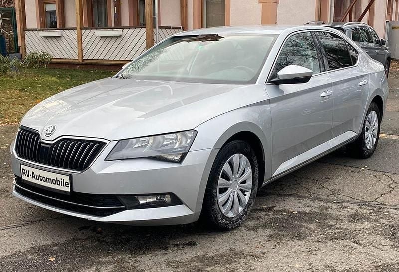 Silber Gebraucht 2018 Skoda Superb Ambition Limousine | 11.300 € (Fairer Preis) - Bild 1/4