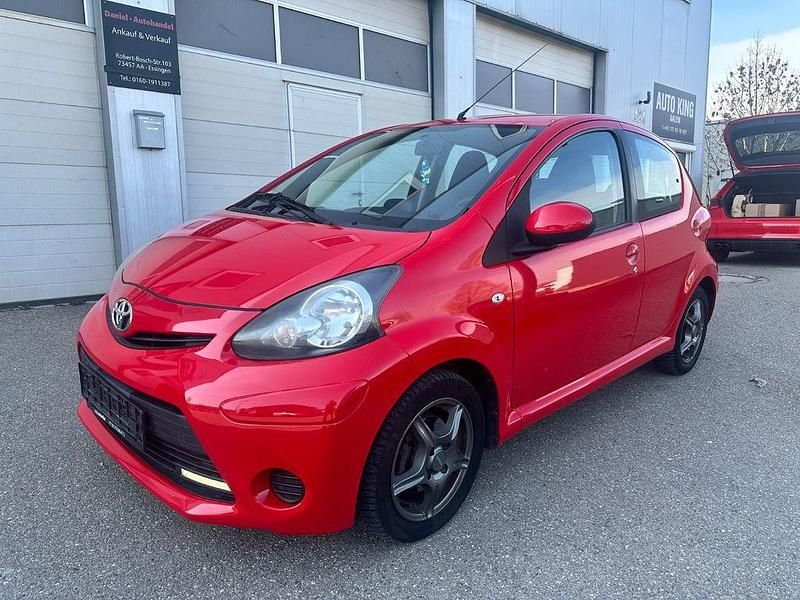 Gebraucht Toyota Aygo Cool 68 PS (50 kW) 2014 Rot Kleinwagen