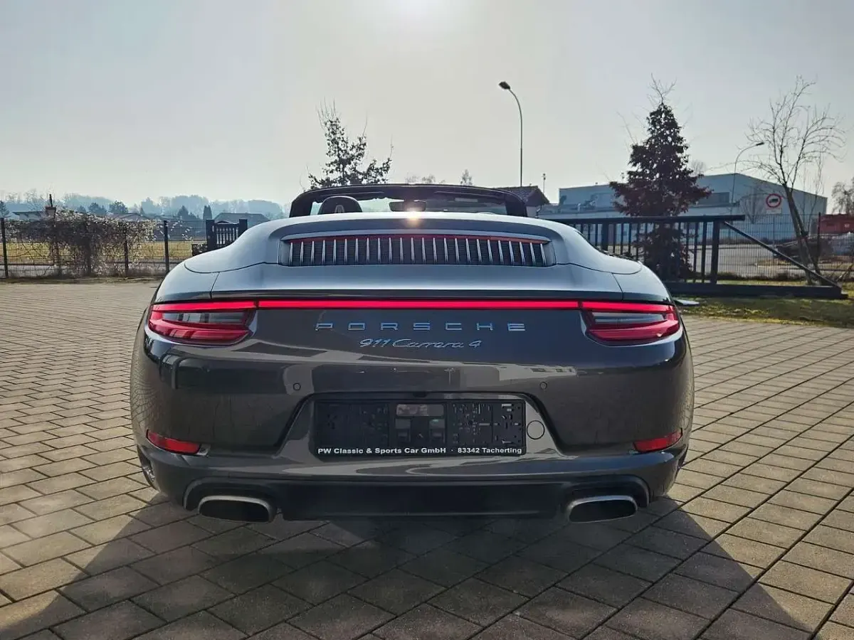 Gebraucht Porsche 911 Carrera Cabriolet 370 PS (272 kW) 2018 Achatgrau Cabrio