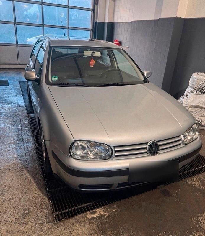 Second-hand VW Golf IV 105 CP (77 kW) 2000 Argintiu Hatchback