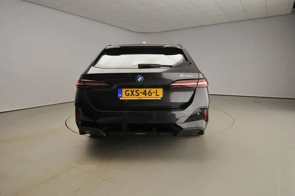Gebraucht BMW 530e M Sport 299 PS (219 kW) 2024 Grau Kombi