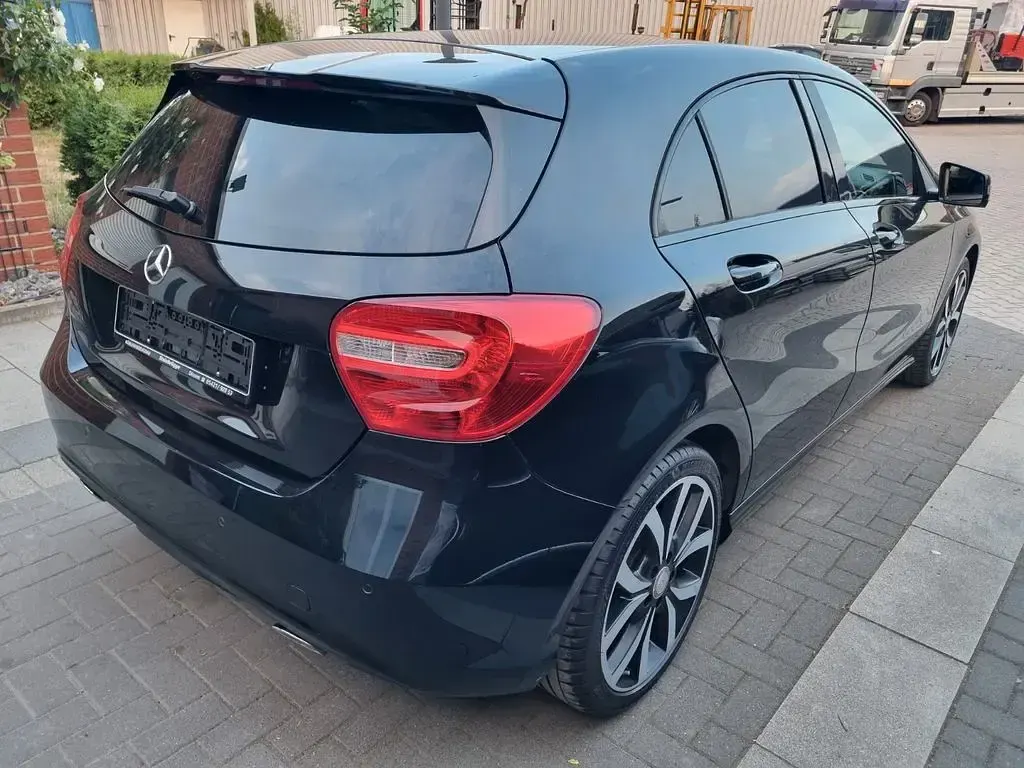 Gebraucht Mercedes A180 Edition 122 PS (89 kW) 2015 Schwarz Kleinwagen