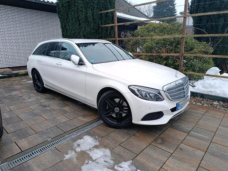 Gebraucht Mercedes C300 245 PS (180 kW) 2018 Weiß Kombi
