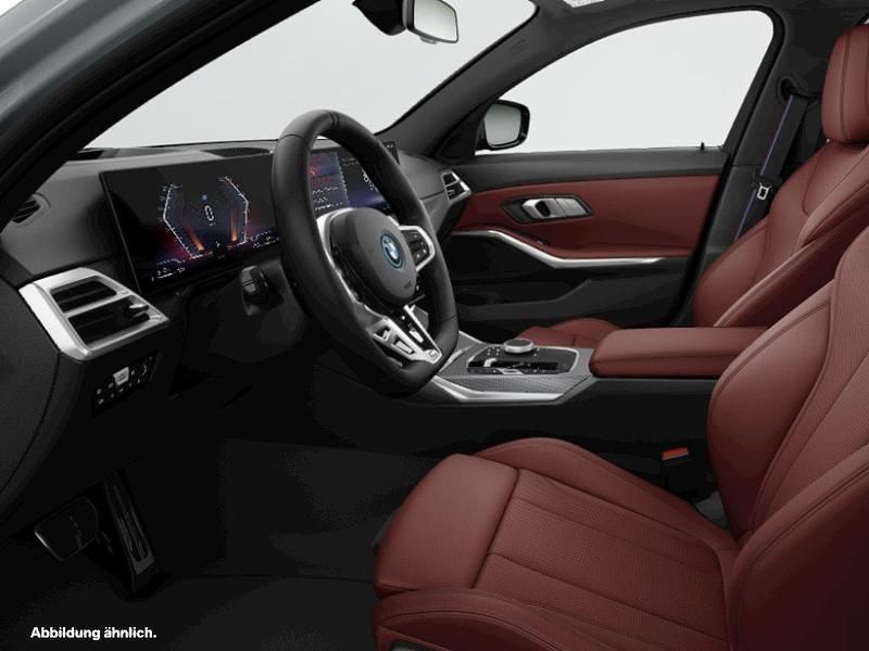 Grau Gebraucht 2024 BMW 330e Limousine | 59.612 € - Bild 1/2