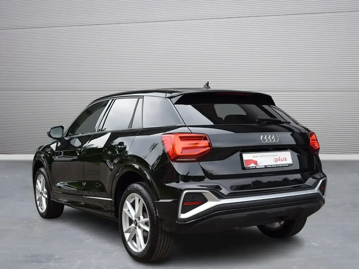 Gebraucht Audi Q2 S-Line 150 PS (110 kW) 2025 Schwarz SUV