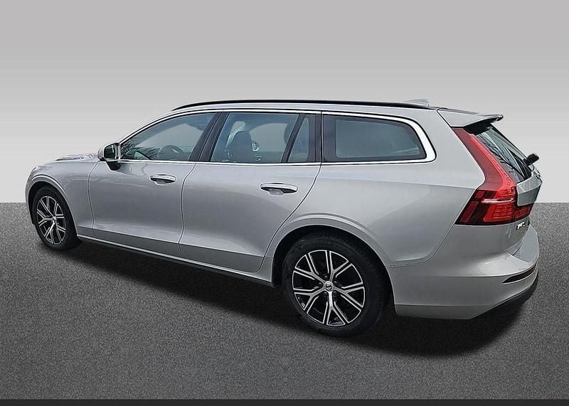 Gebraucht Volvo V60 Core 163 PS (119 kW) 2025 Silber Kombi