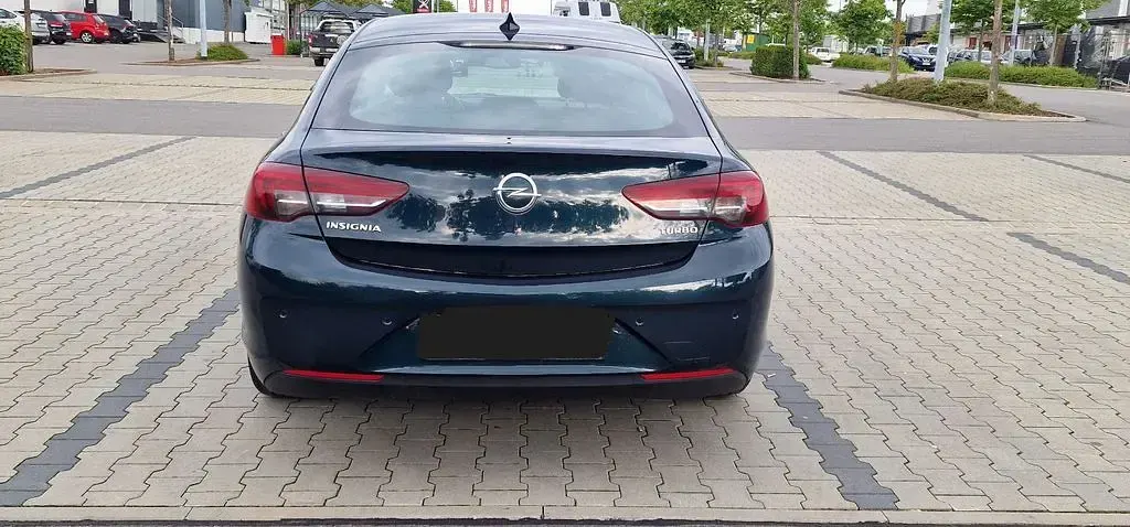 Używany Opel Insignia Innovation 165 KM (121 kW) 2018 Zielony Sedan/Limuzyna