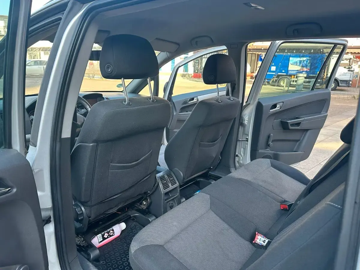 Gebraucht Opel Zafira 2011 Grau Van / Kleinbus