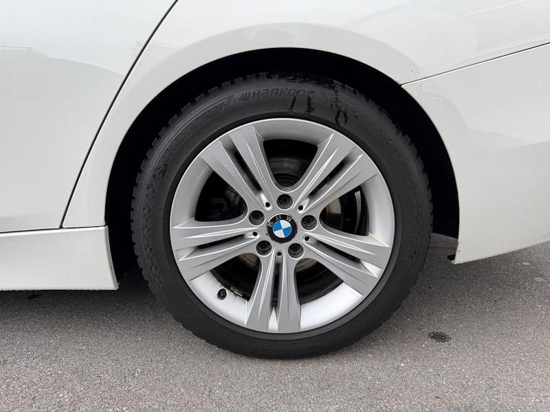 Gebraucht BMW 320 Sport Line 184 PS (135 kW) 2012 Weiß Kombi