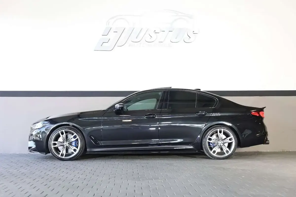 Gebraucht BMW 550 462 PS (339 kW) 2019 Black sapphire metallic (475) Limousine