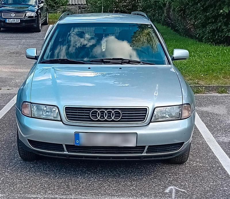 Grau Gebraucht 1998 Audi A4 Sport Kombi | 750 € (Superpreis) - Bild 1/4