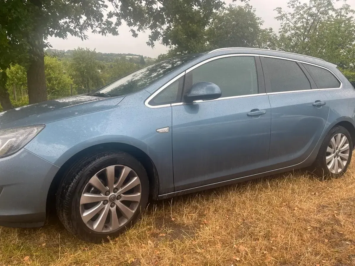 Gebraucht Opel Astra 115 PS (84 kW) 2011 Blau Kombi