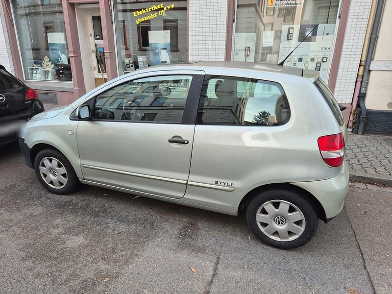 Second-hand VW Fox Style 60 CP (44 kW) 2011 Verde Hatchback