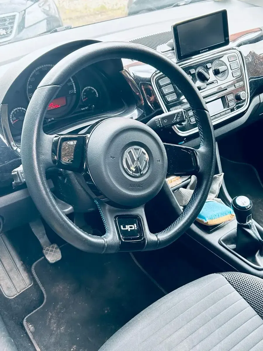 Usado VW up! move up! 75 CV (55 kW) 2015 Negro Utilitario