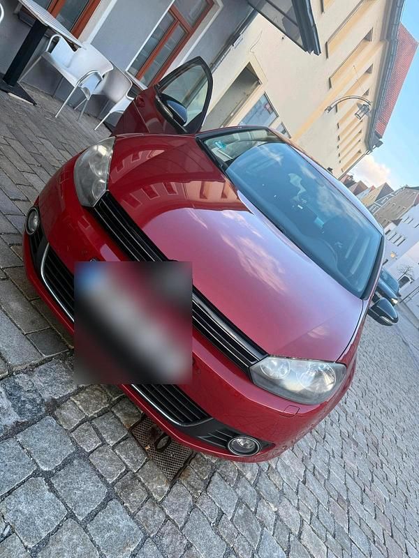 Gebraucht VW Golf VI 105 PS (77 kW) 2011 Rot Kleinwagen