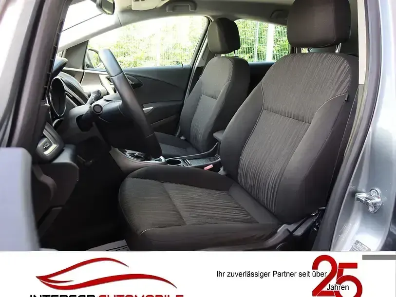 Gebraucht Opel Astra Design Edition 140 PS (102 kW) 2012 Silbersee/perl silber (m2) Limousine