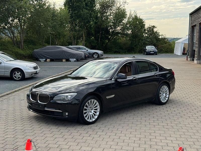 Schwarz Gebraucht 2009 BMW 740 Limousine | 10.900 € (Guter Preis) - Bild 1/4