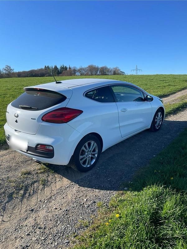 Second-hand Kia Ceed 110 CP (80 kW) 2014 Alb Hatchback