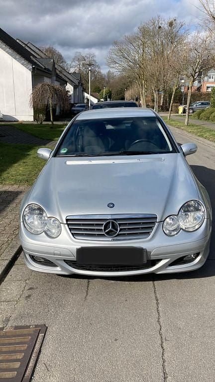 Gebraucht Mercedes C180 143 PS (105 kW) 2004 Silber Coupé