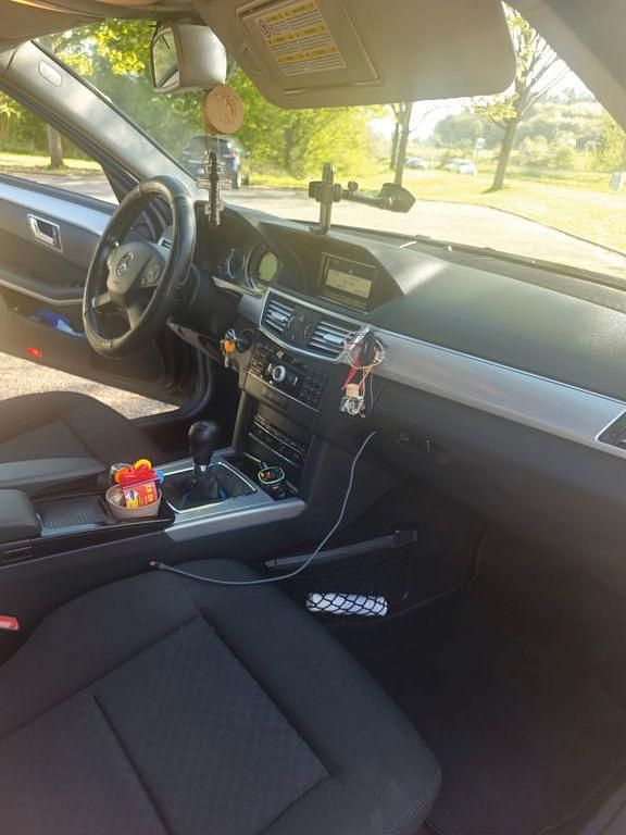 Second-hand Mercedes E250 204 CP (150 kW) 2009 Maro Berlinǎ