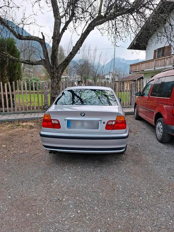 Gebraucht BMW 325 195 PS (143 kW) 2005 Silber Limousine