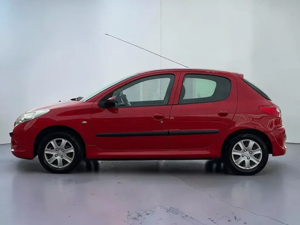 Gebraucht Peugeot 206+ Basis 60 PS (44 kW) 2009 Rot Kleinwagen