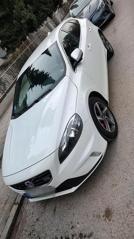 Gebraucht Volvo V40 R-Design 190 PS (139 kW) 2014 Weiß Kleinwagen