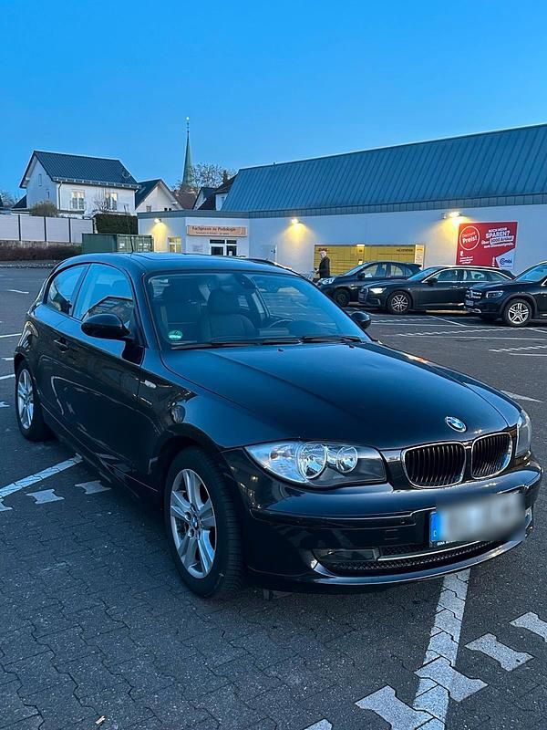 Schwarz Gebraucht 2007 BMW 120 Kleinwagen | 4.800 € (Fairer Preis) - Bild 1/4