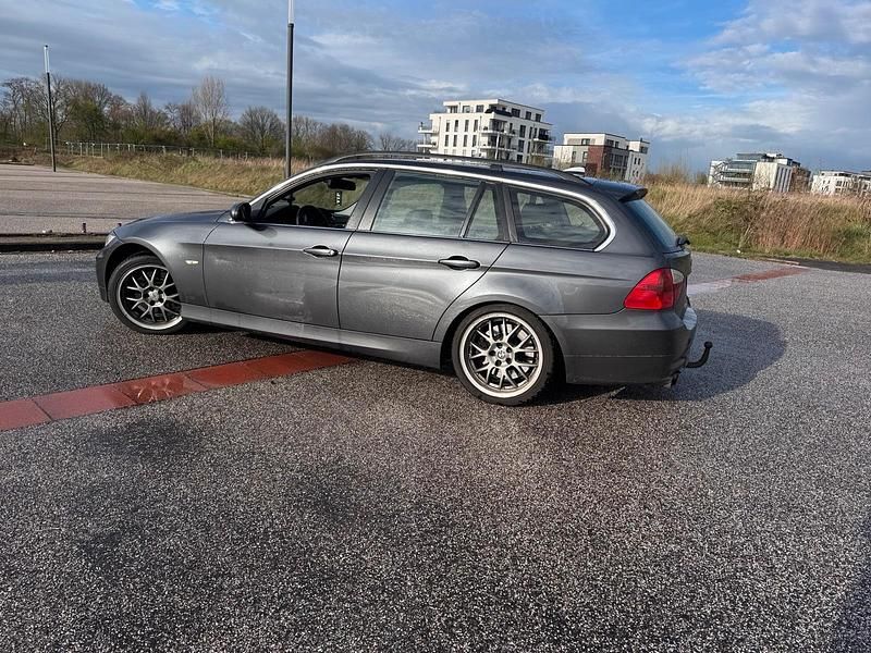 Gebraucht BMW 330 233 PS (171 kW) 2007 Andere farben Kombi