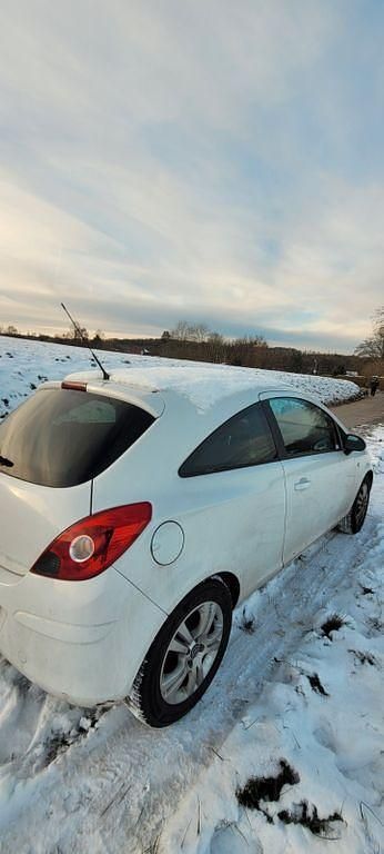 Weiß Gebraucht 2011 Opel Corsa Satellite Limousine | 2.800 € (Superpreis) - Bild 1/4