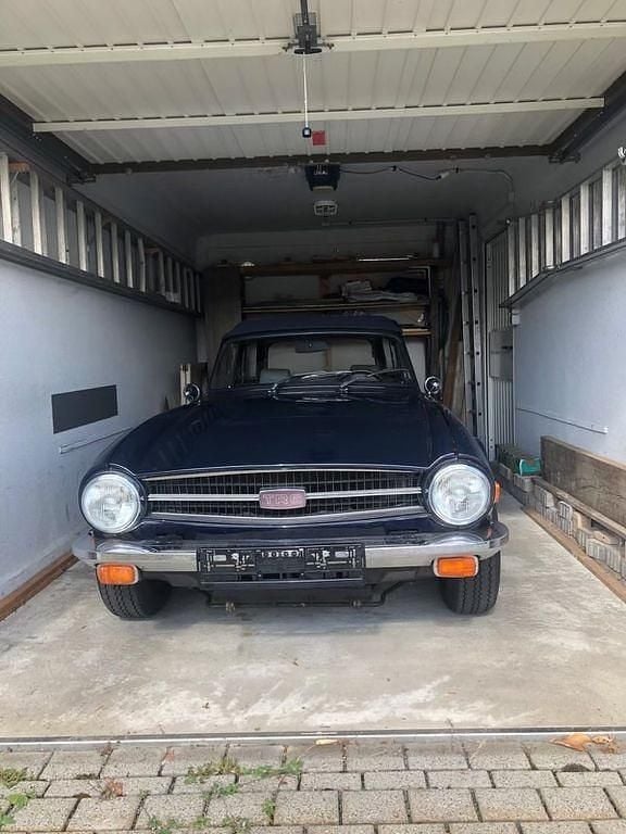 Blau Gebraucht 1975 Triumph TR6 Cabrio | 21.850 € - Bild 1/4