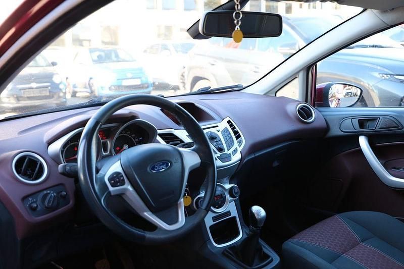 Gebraucht Ford Fiesta Titanium 82 PS (60 kW) 2011 Rot Kleinwagen