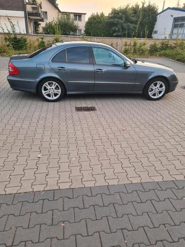 Grau Gebraucht 2008 Mercedes E230 Limousine | 9.700 € (Fairer Preis) - Bild 1/4