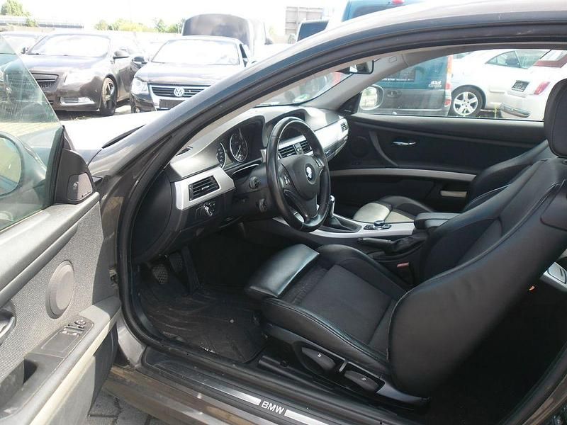 Gebraucht BMW 320 Sport Line 170 PS (125 kW) 2010 Braun Coupé