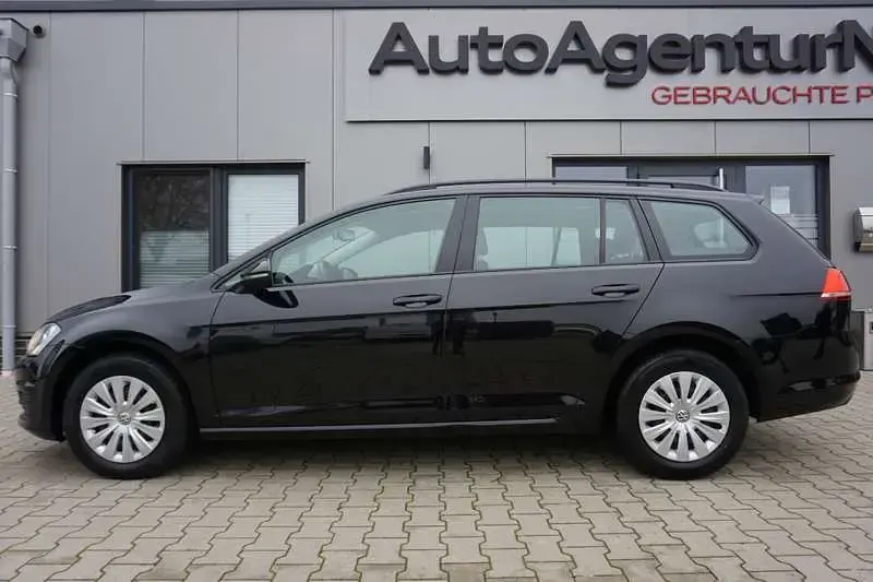 Gebraucht VW Golf VII Trendline 110 PS (80 kW) 2014 Schwarz Kombi