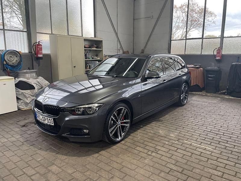 Grau Gebraucht 2018 BMW 335 M Sport Kombi | 22.590 € (Etwas zu teuer) - Bild 1/4