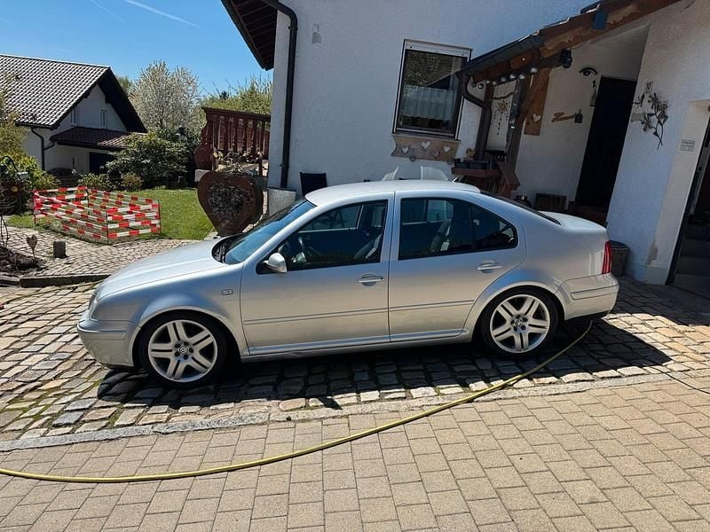 Usata VW Bora 105 CV (77 kW) 2001 Argento Berlina
