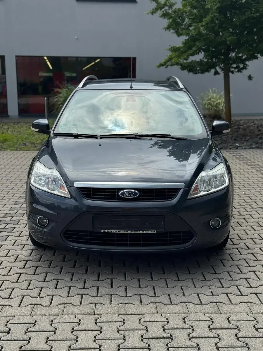 Gebraucht Ford Focus 101 PS (74 kW) 2009 Grau Kombi