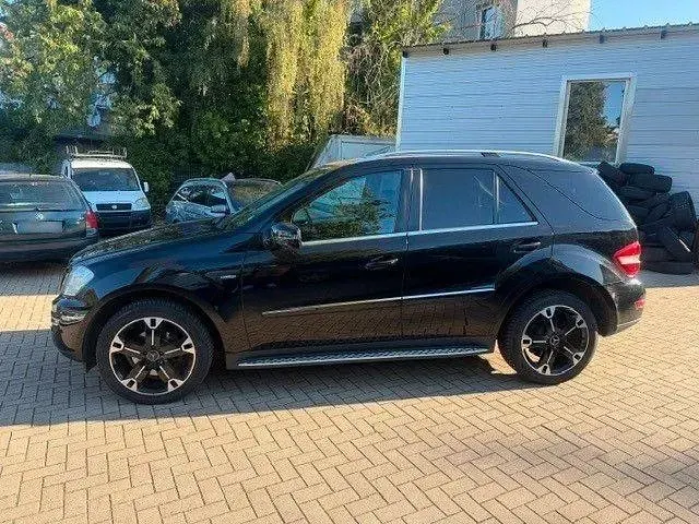 Gebraucht Mercedes ML300 Sport 204 PS (150 kW) 2010 Schwarz SUV