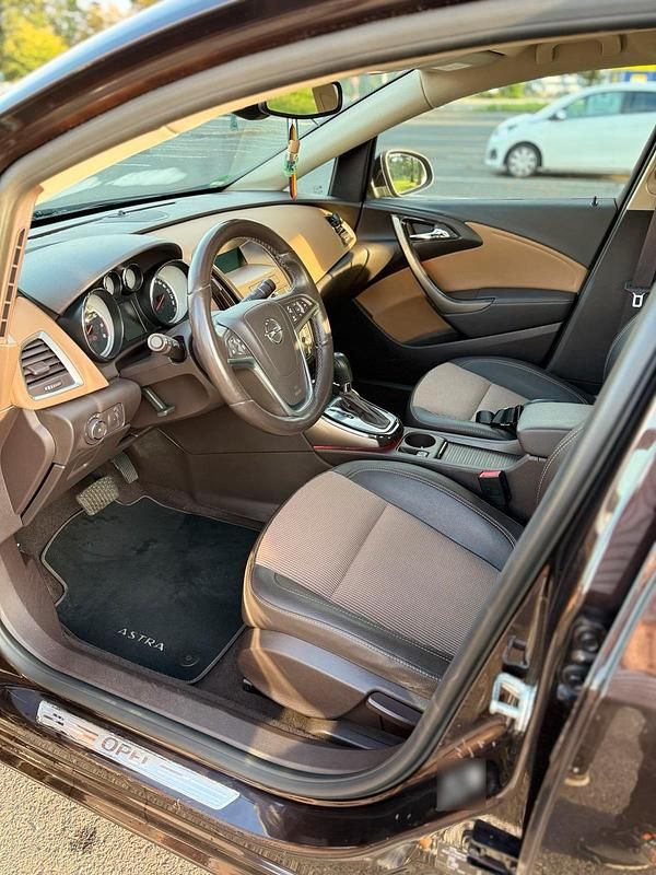 Gebraucht Opel Astra 169 PS (124 kW) 2013 Braun Limousine