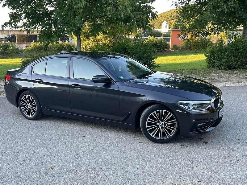 Schwarz Gebraucht 2017 BMW 530 Sport Line Limousine | 20.900 € - Bild 1/4