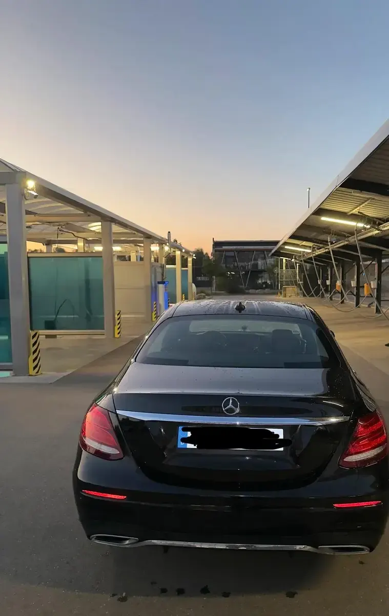 Gebraucht Mercedes E220 194 PS (142 kW) 2016 Schwarz Limousine