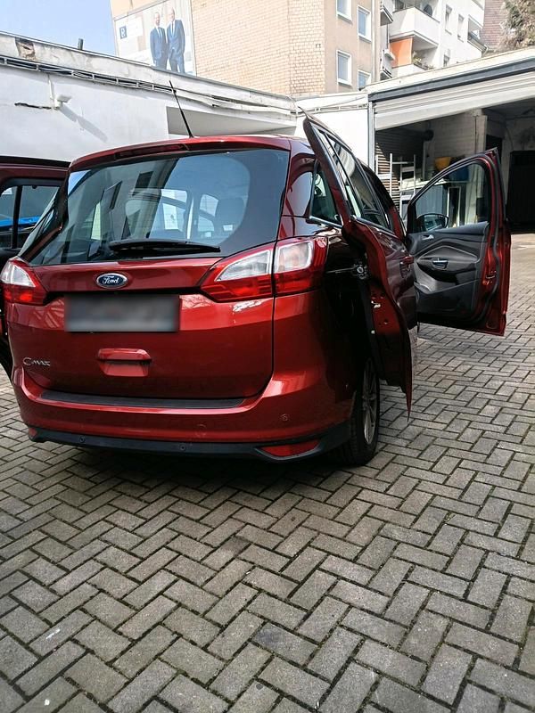 Gebraucht Ford Grand C-Max 120 PS (88 kW) 2016 Rot Van / Kleinbus