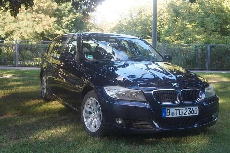 Gebraucht BMW 318 143 PS (105 kW) 2010 Blau Kombi