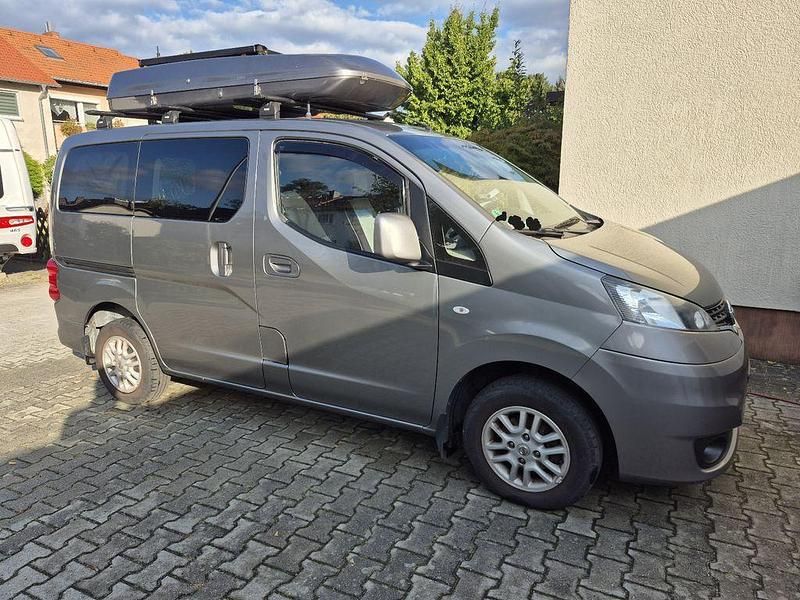 Grau Gebraucht 2011 Nissan Evalia Premium Edition Van / Kleinbus | 9.999 € (Fairer Preis) - Bild 1/4