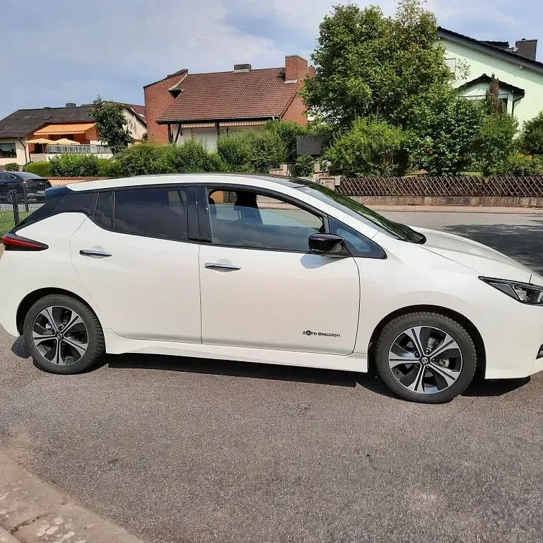 Gebraucht Nissan Leaf N-Connecta 110 kW (150 PS) 2018 Weiß Kleinwagen