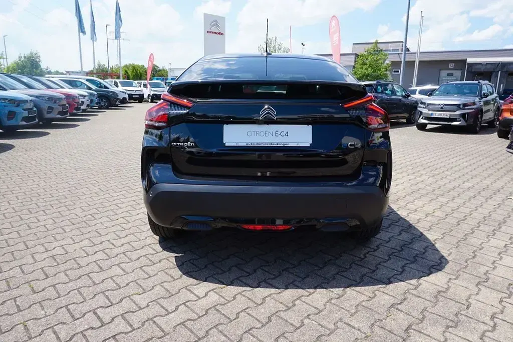 Gebraucht Citroën e-C4 Shine 100 kW (136 PS) 2022 Schwarz Limousine